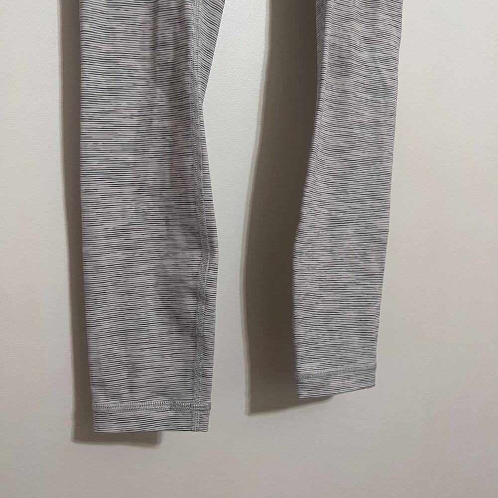 Lululemon White and Grey High Rise Wunder Under 25" Leggings - Picture 3 of 6